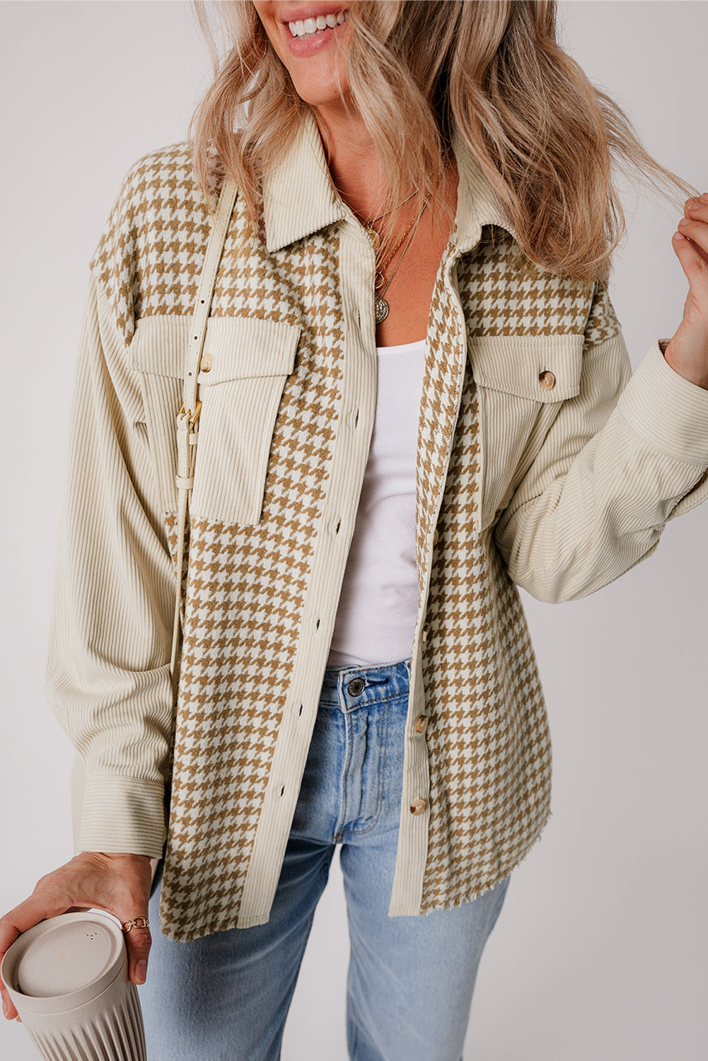 Veste en velours côtelé pied-de-poule avec poche a rabat et patchwork