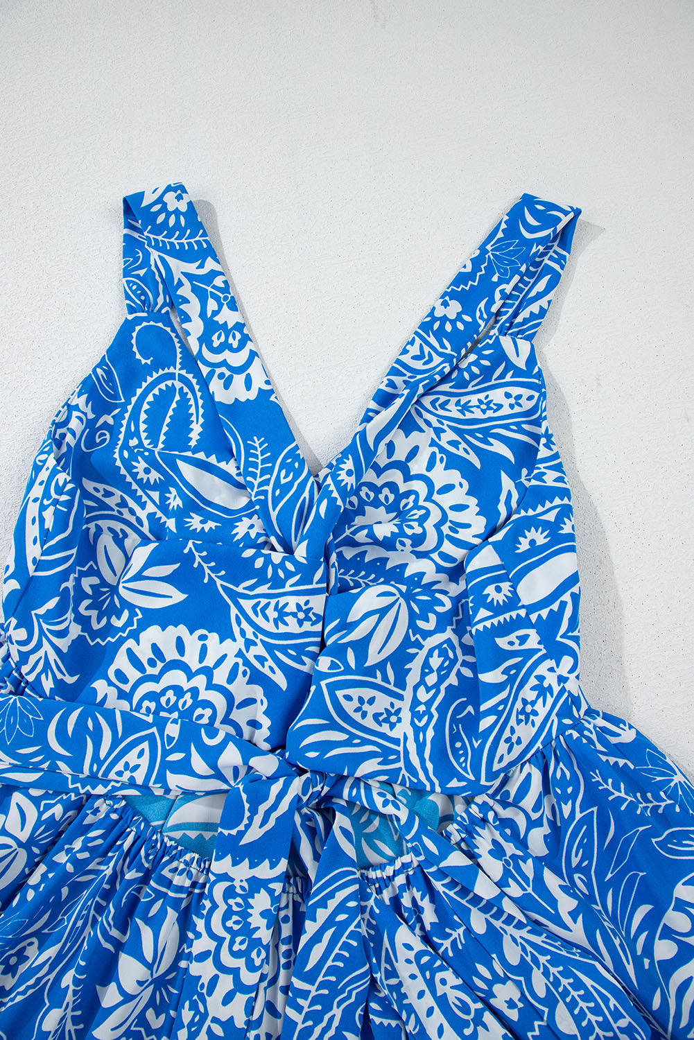 Robe longue dos nu croisée à col en V et motif cachemire