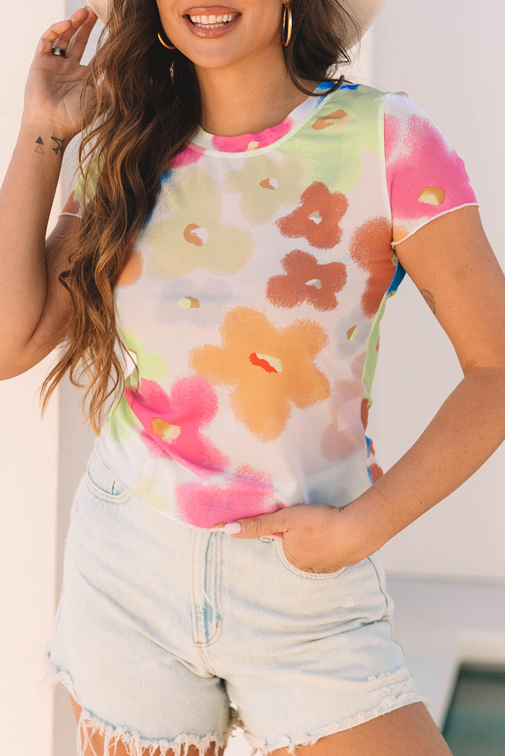 T-shirt court en maille fleurie avec bordure en laitue