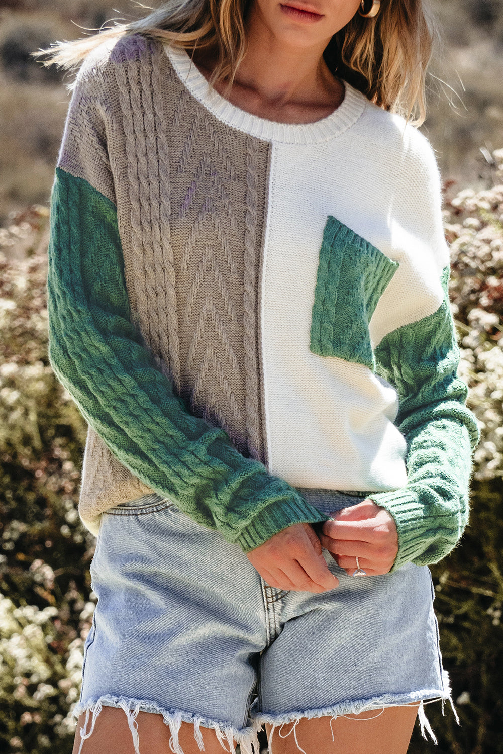 Pull à épaules tombantes et poche plaquée color block