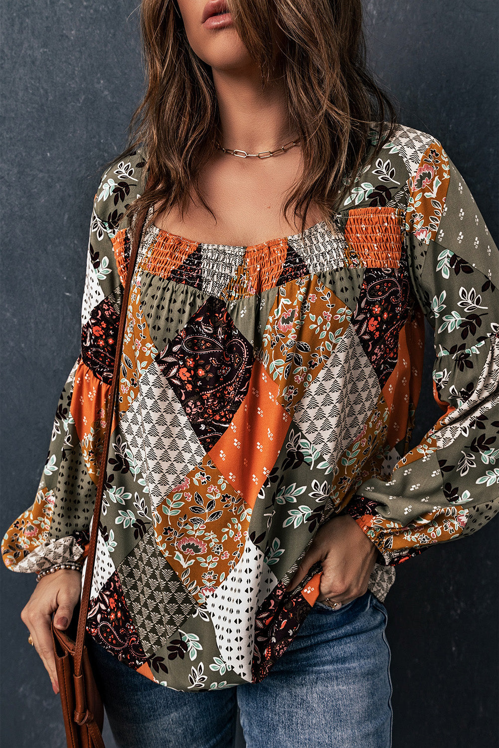 Blouse à imprimés variés et col carré