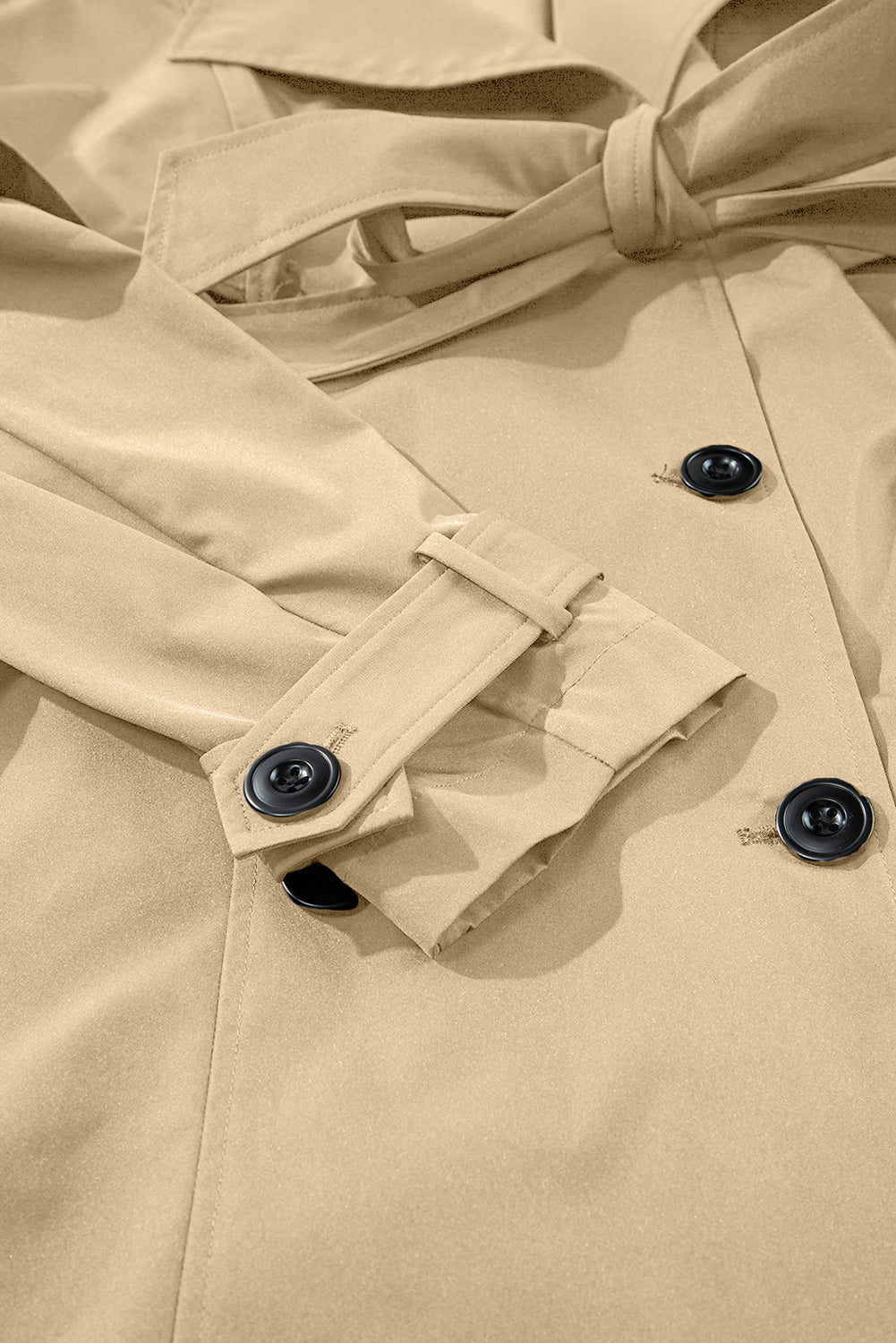 Manteau coupe-vent de couleur unie, col a revers, cravate a la taille