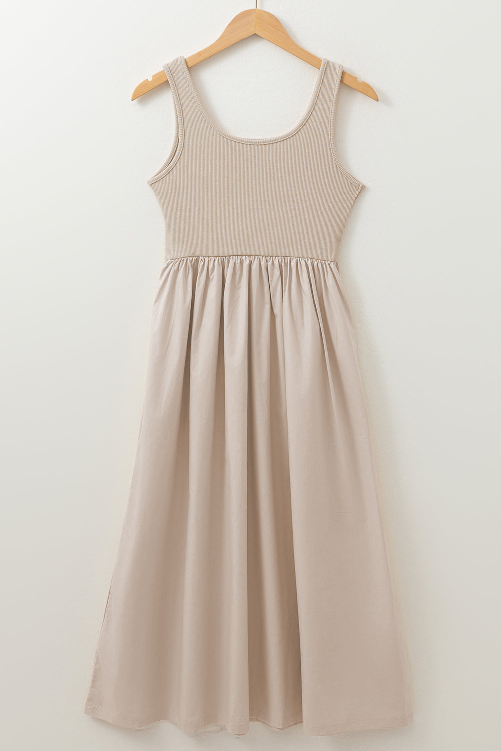 Robe longue plissée sans manches avec corsage côtelé et col rond