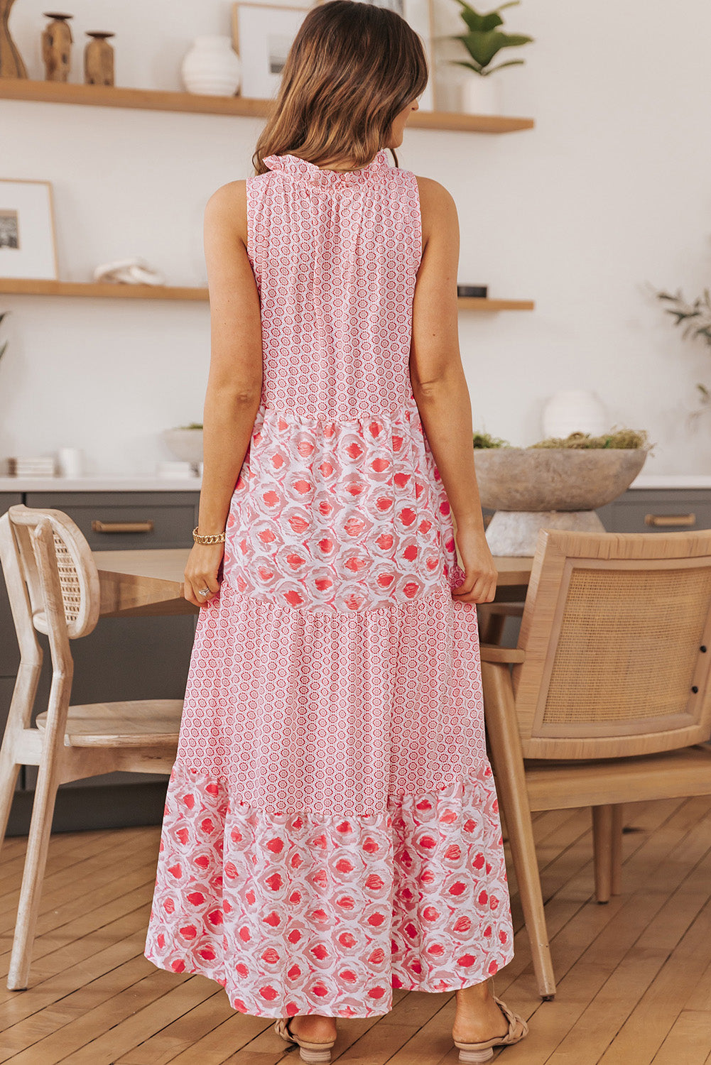 Robe longue sans manches à col fendu et imprimé abstrait