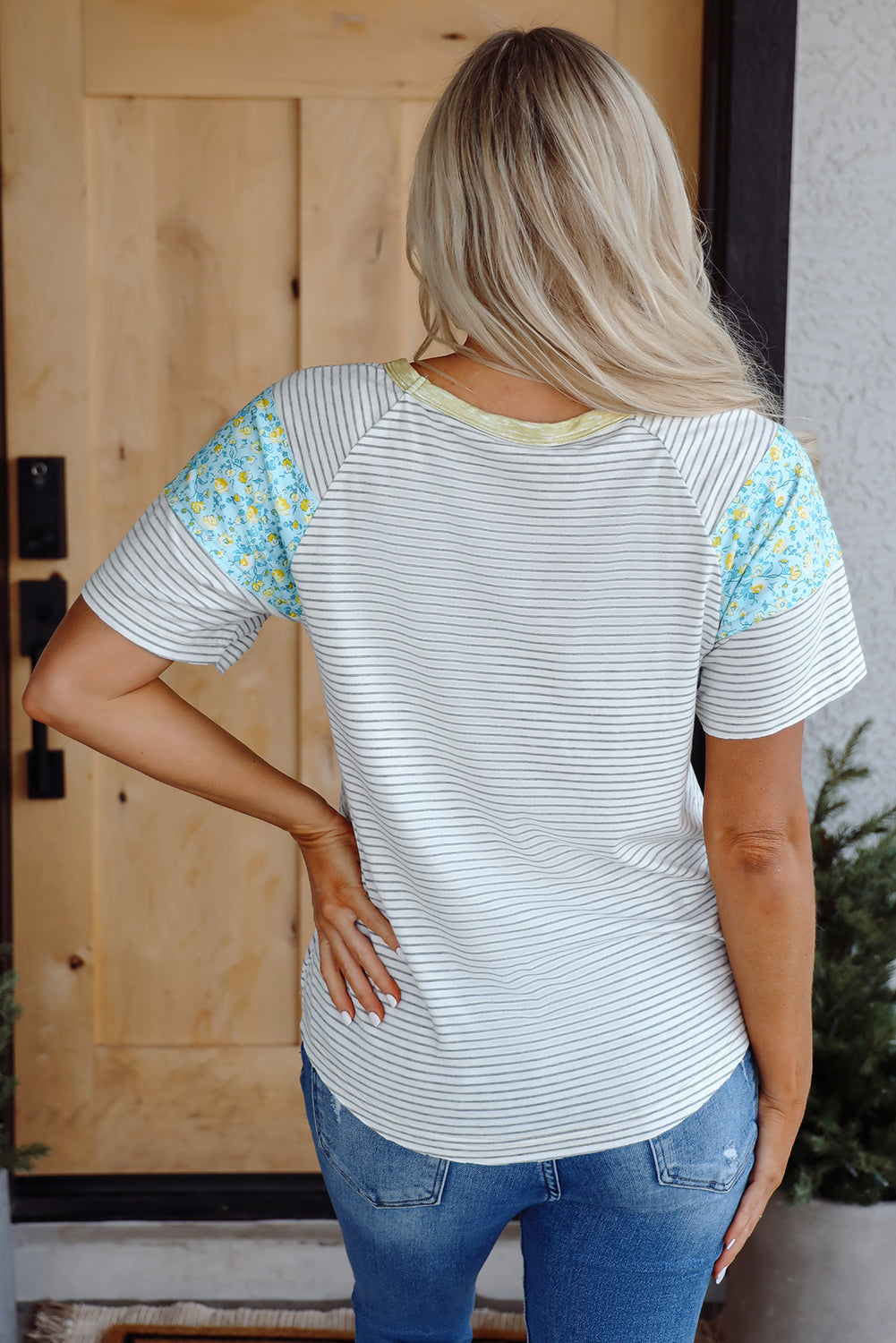 T-shirt à col rond contrasté avec manches à empiècements floraux