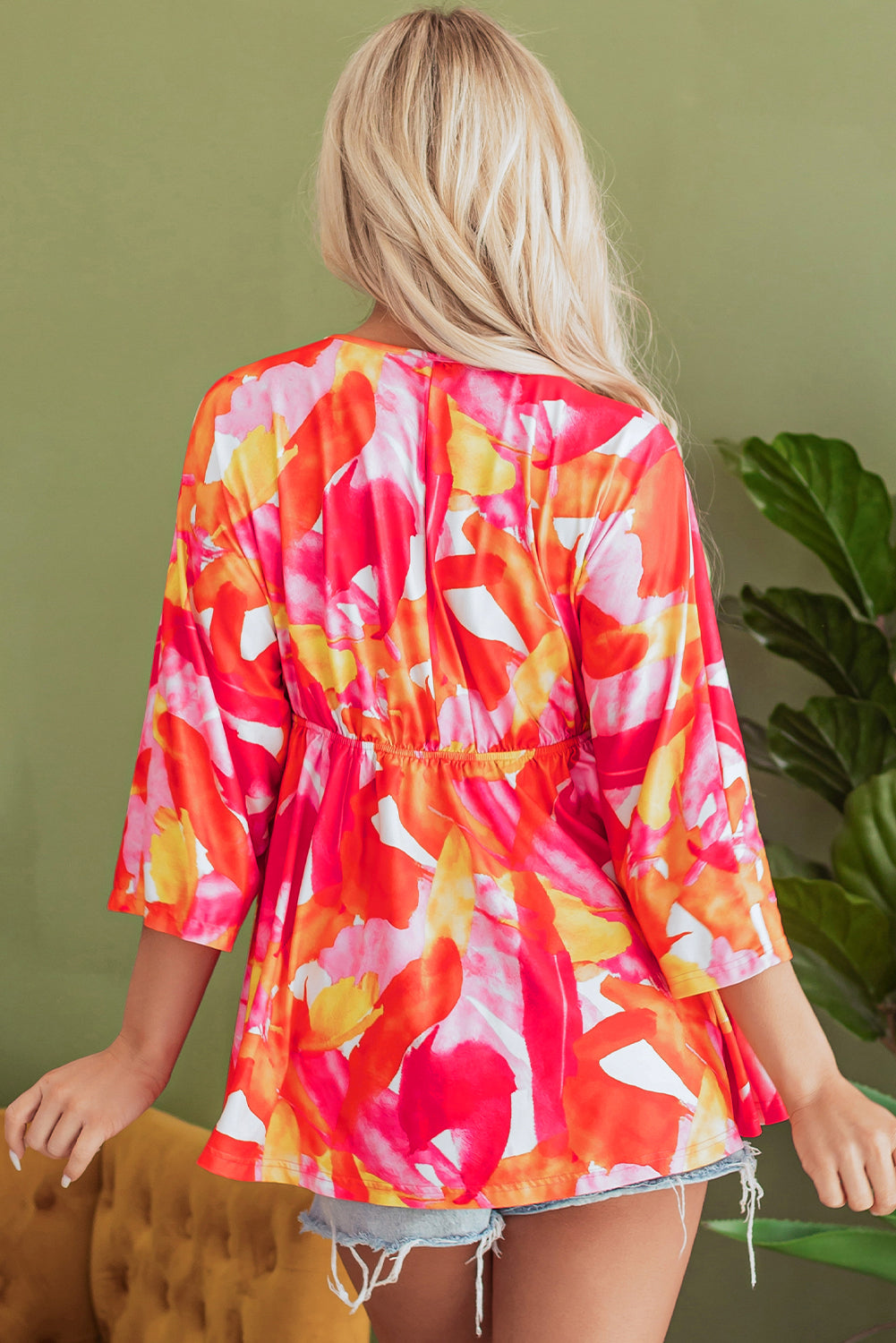 Blouse babydoll a volants et col en V a manches 3/4 et imprimé abstrait