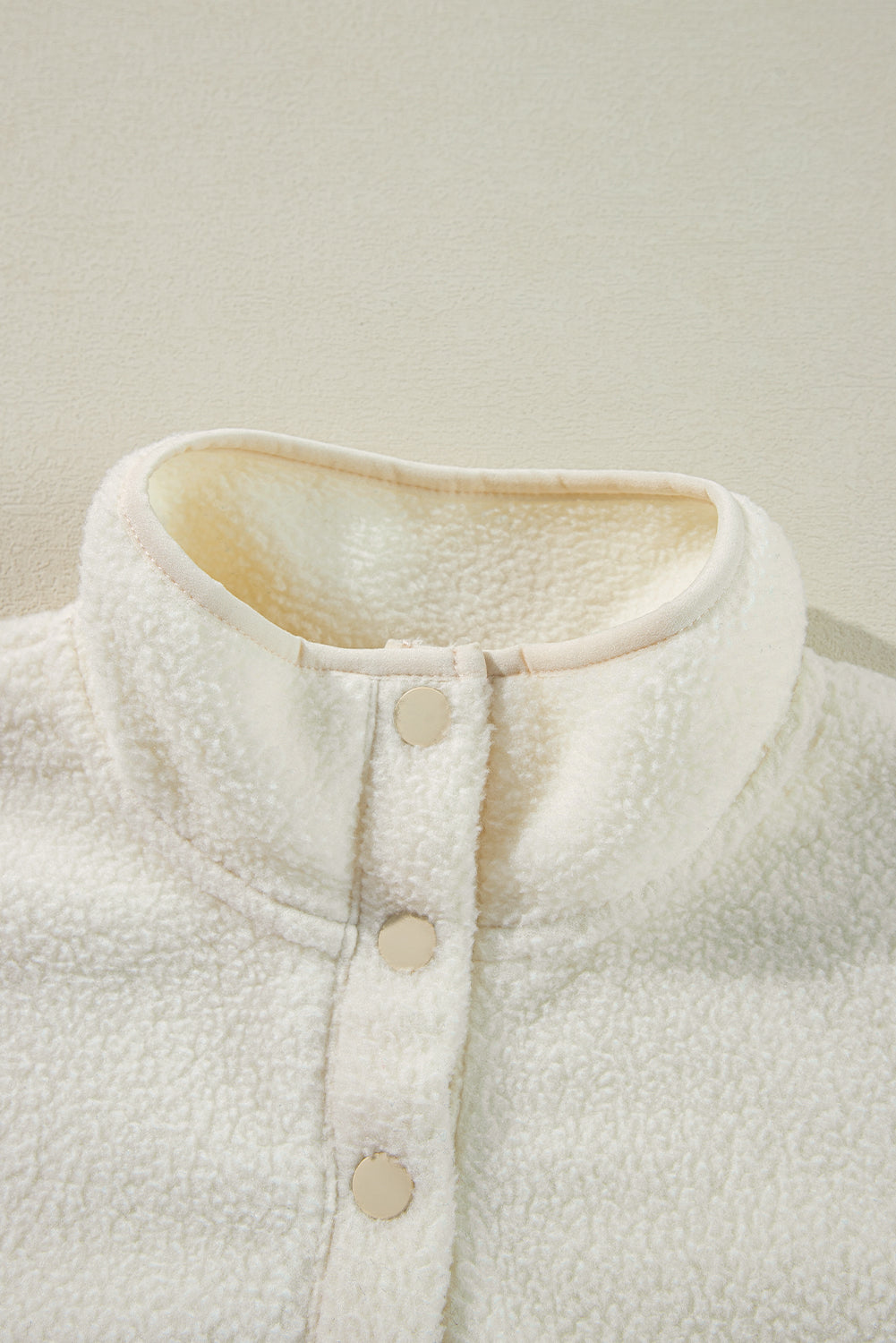 Sweat-shirt à épaules tombantes et col rabattu avec patte de boutonnage en polaire