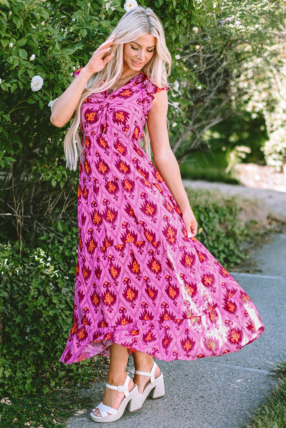 Robe longue torsadée à imprimé rétro, manches à volants sur le devant