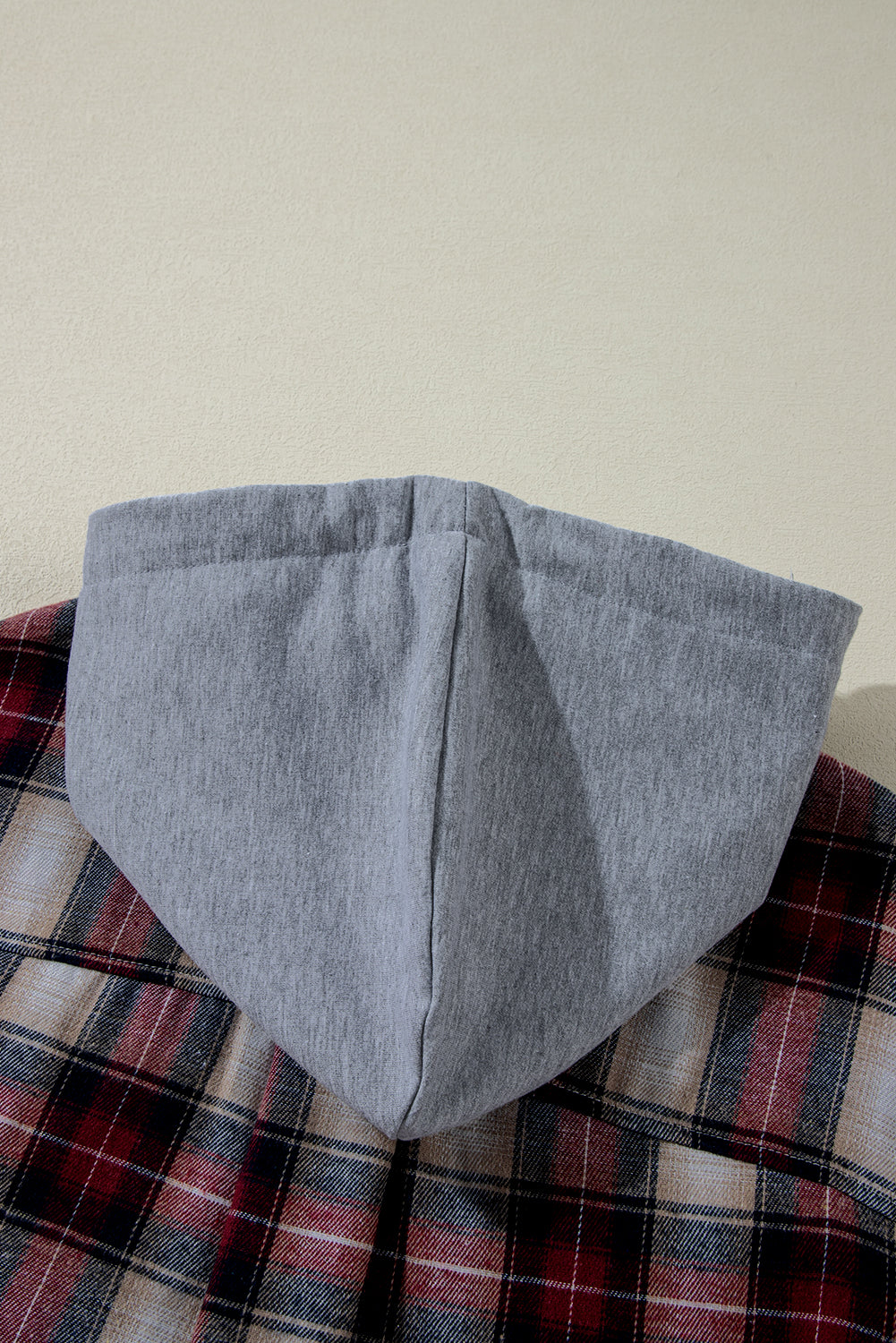 Veste à capuche boutonnée avec poche poitrine et imprimé écossais