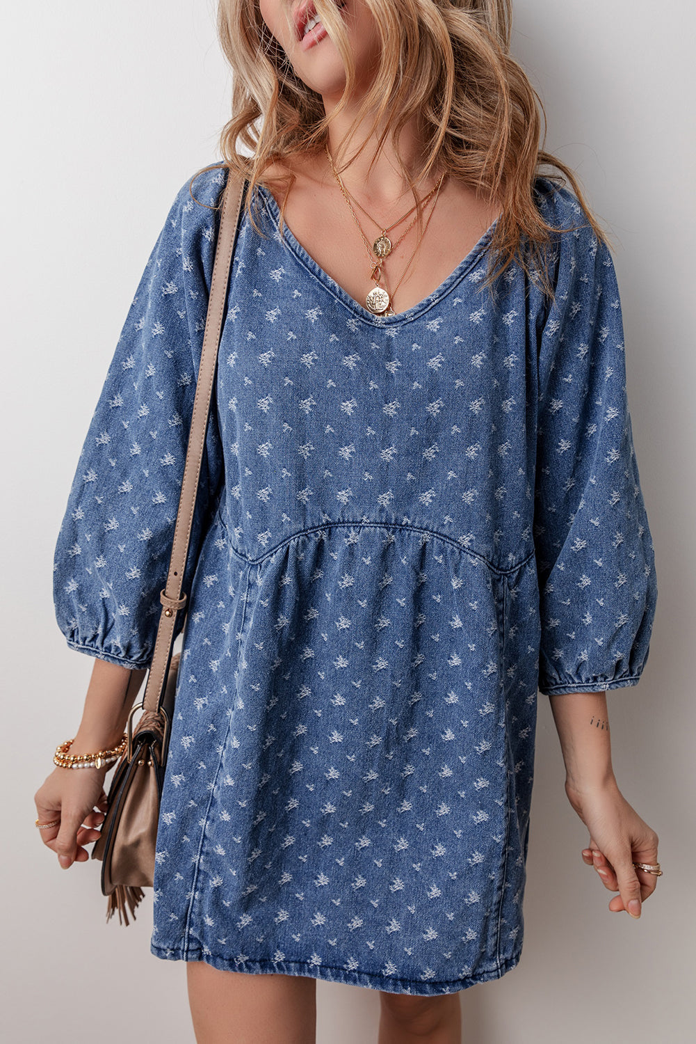 Robe en jean coupe ample texturée à dos ouvert