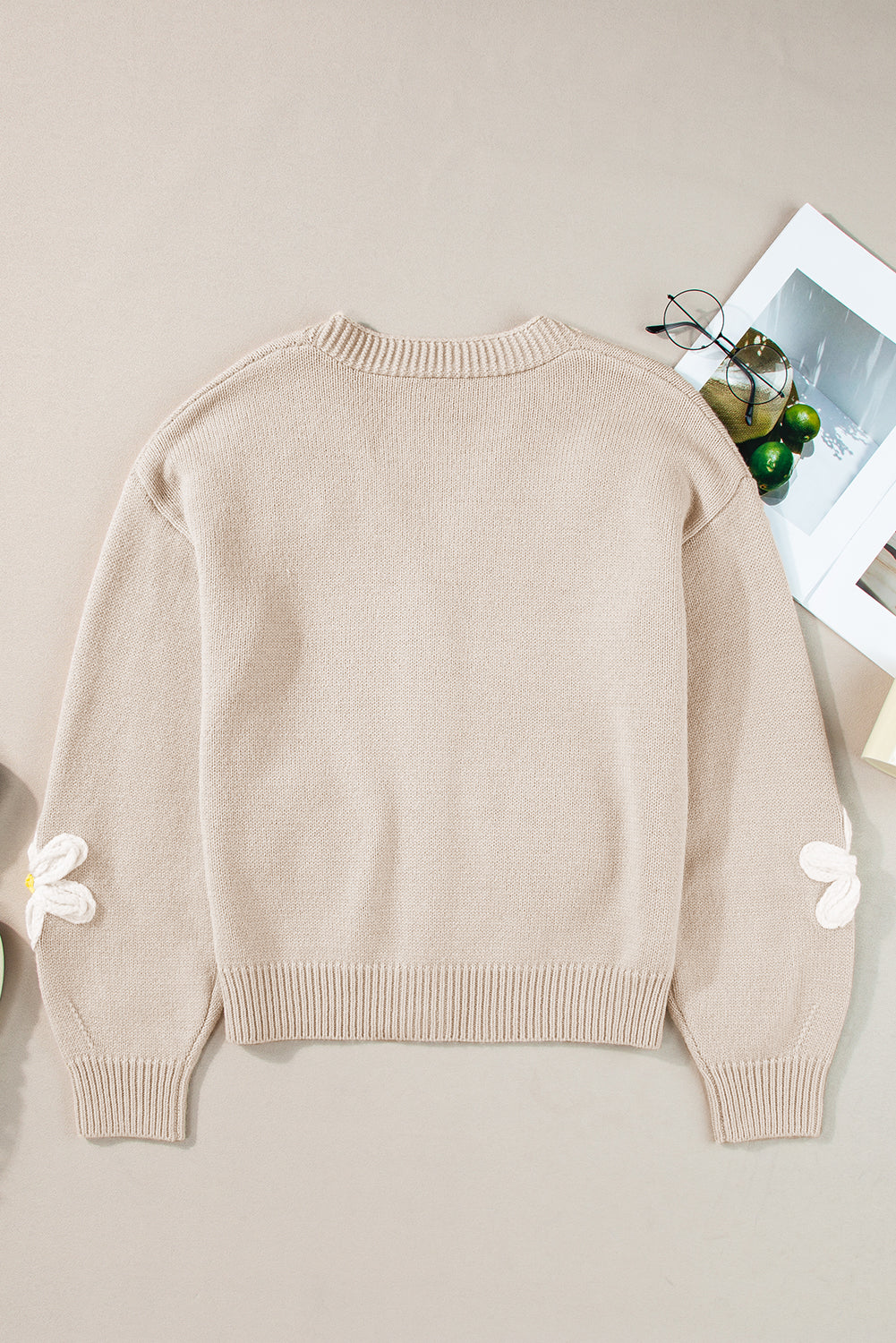 Cardigan élégant boutonné sur le devant a décor de fleurs