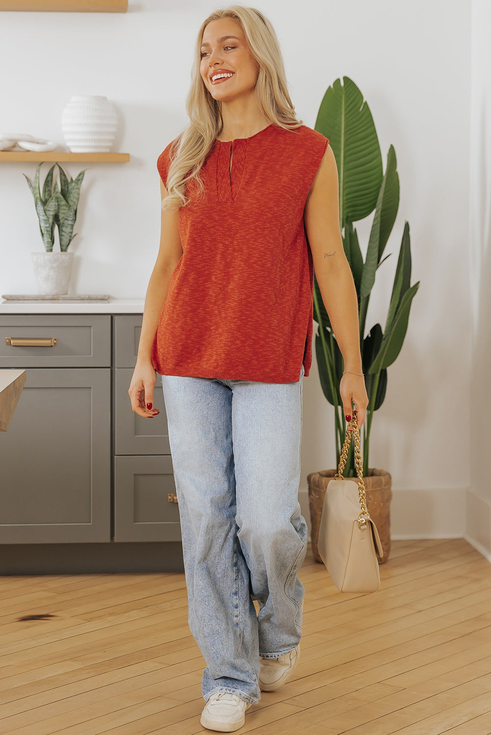 Pull a manches courtes et col en V fendu de couleur unie