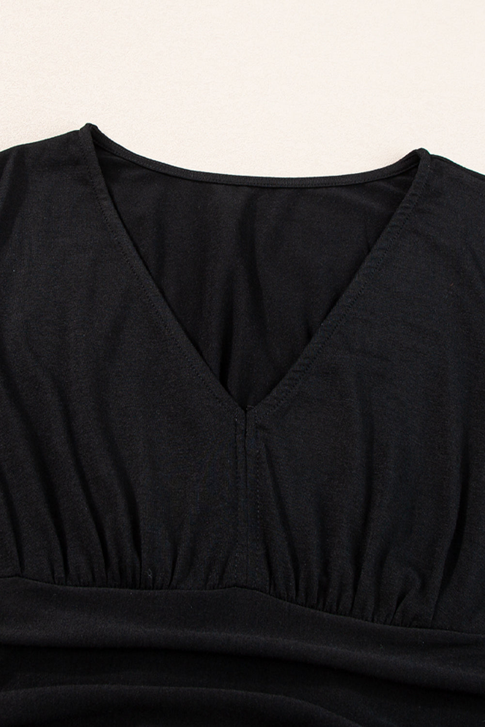 Robe longue froncée à manches courtes et taille haute à col en V