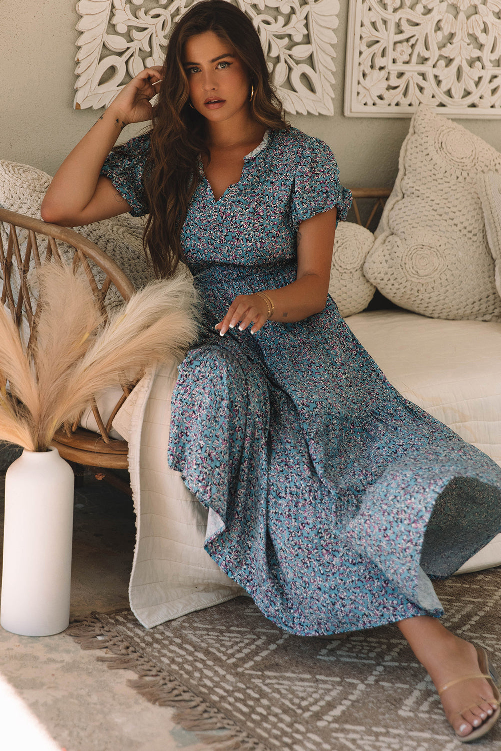 Robe longue imprimée a col en V et froncée a manches courtes bouffantes