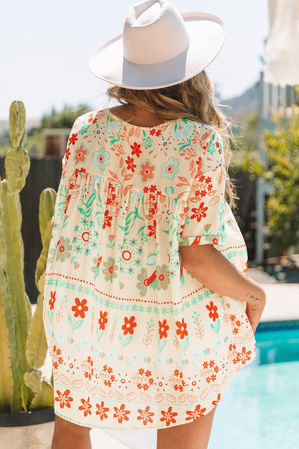 Haut babydoll a manches retroussées et imprimé floral ethnique