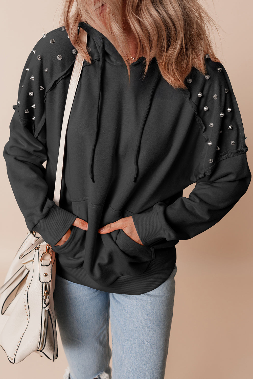 Sweat à capuche à manches raglan et rivets de couleur unie avec poche