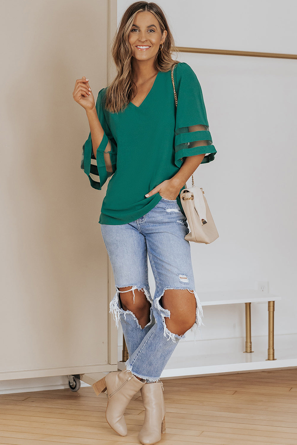 Blouse ample à manches évasées et col en V