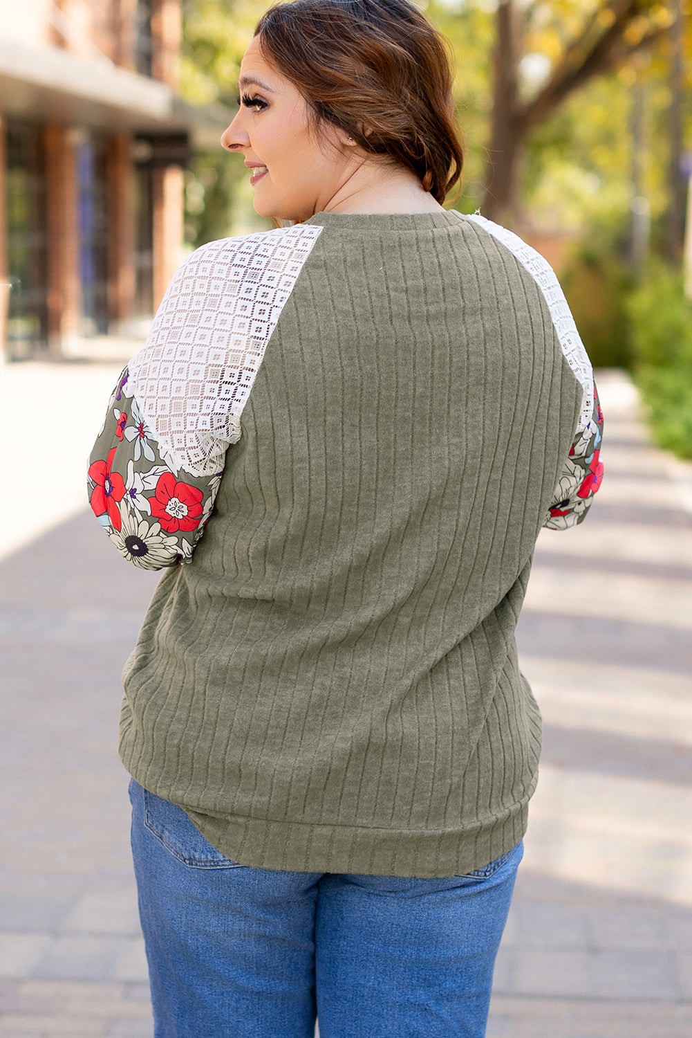 Chemisier texturé a manches raglan et patchwork floral de grande taille