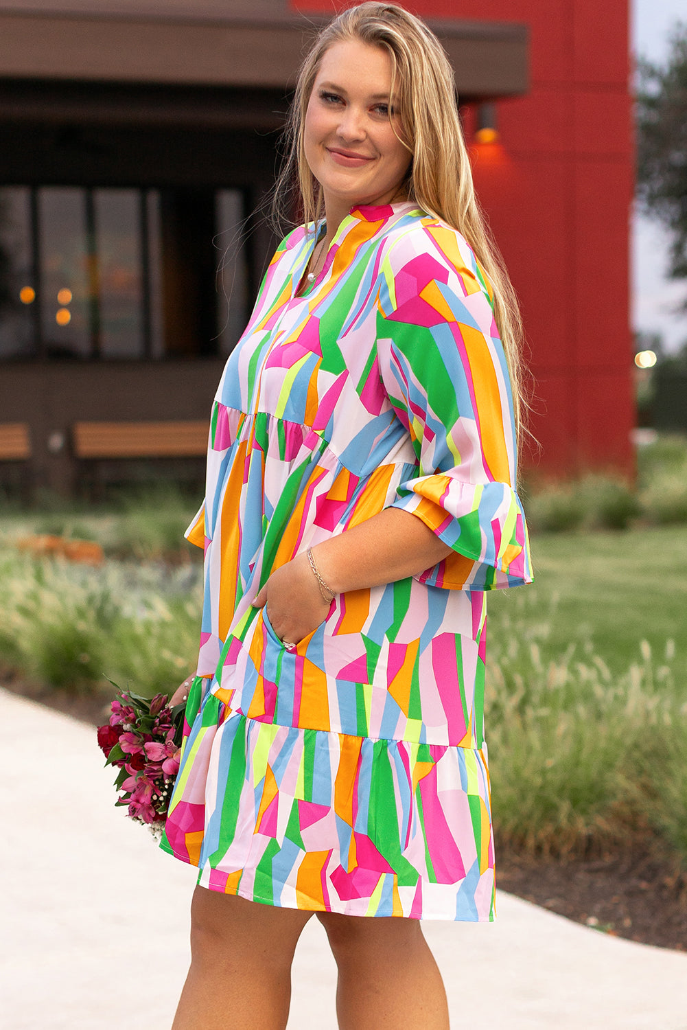 Mini-Robe a Volants Étagés a Imprimé Abstrait Vibrant de Grande Taille