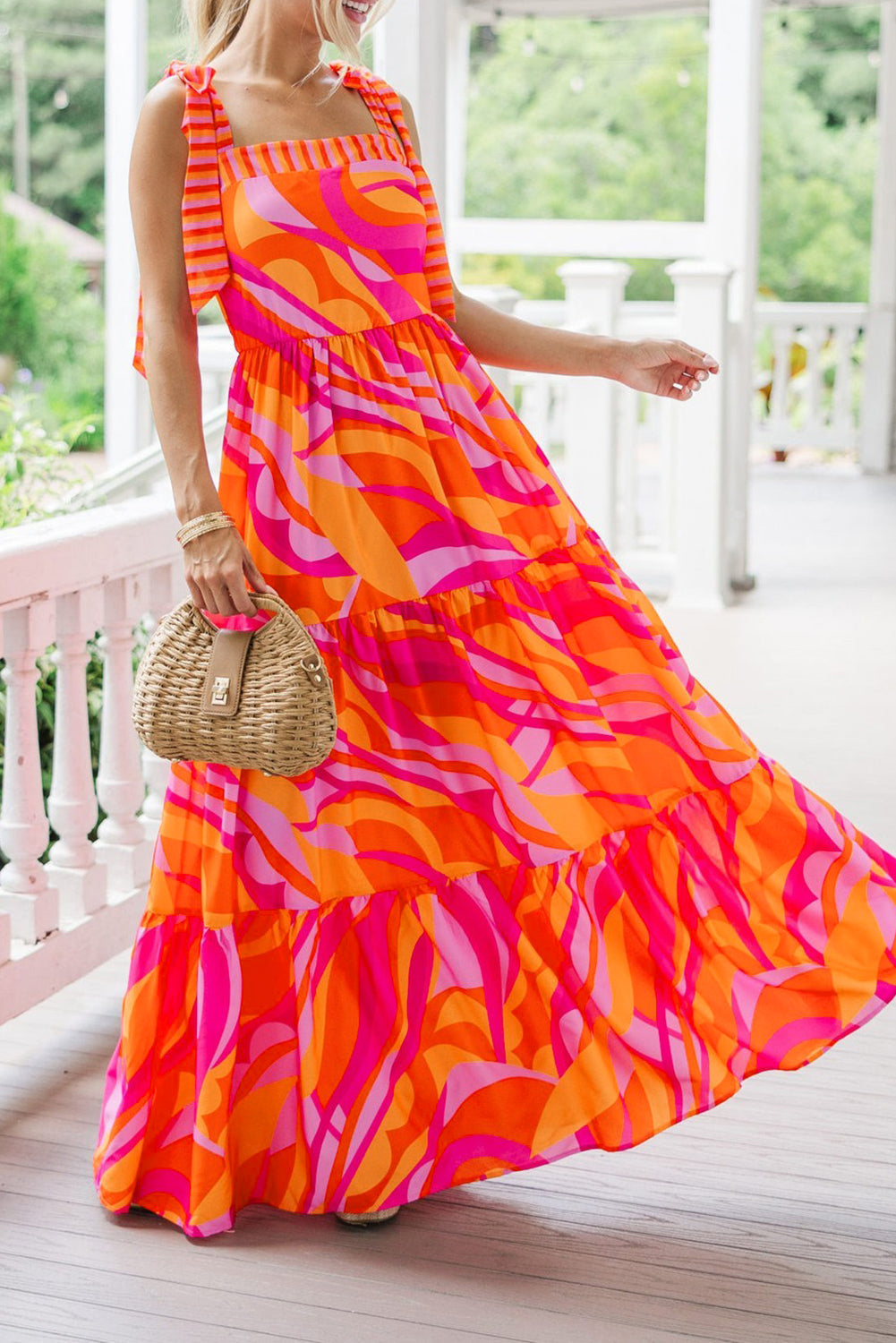 Robe longue taille haute à imprimé abstrait et épaules nouées