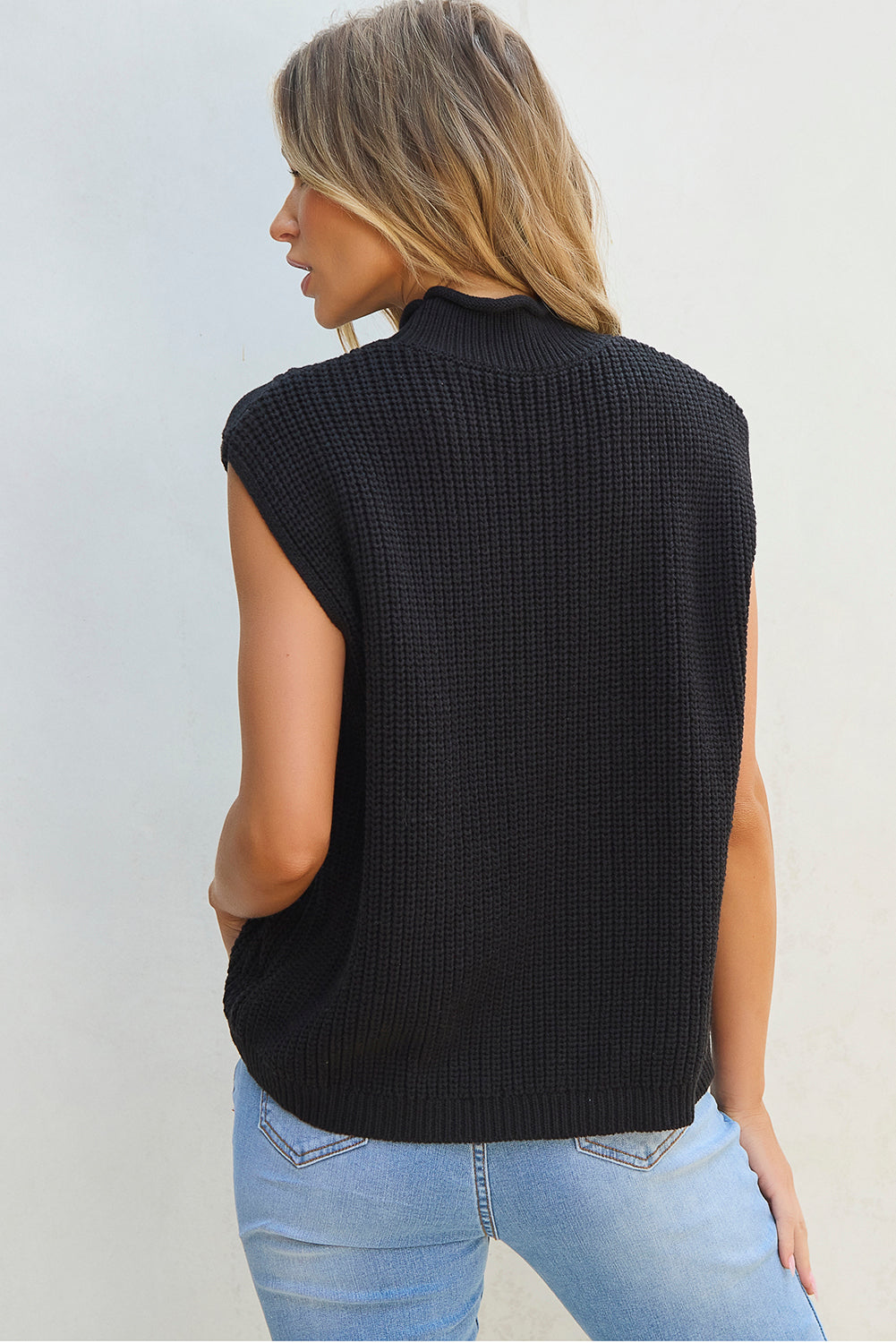 Gilet pull a col haut en tricot torsadé de couleur unie