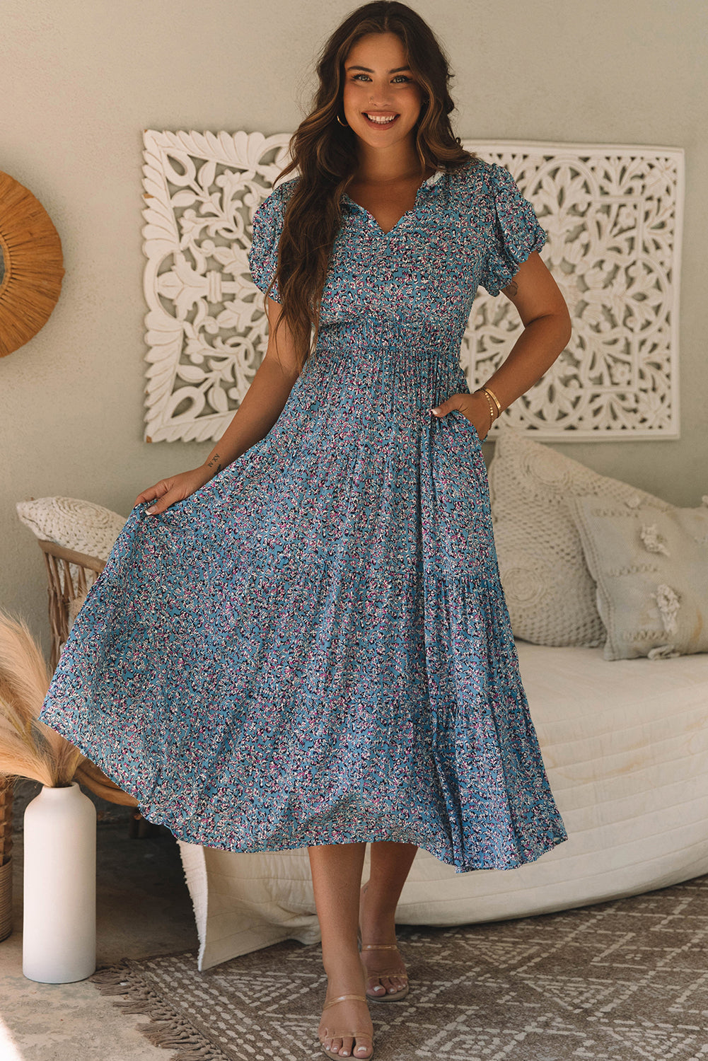 Robe longue imprimée a col en V et froncée a manches courtes bouffantes