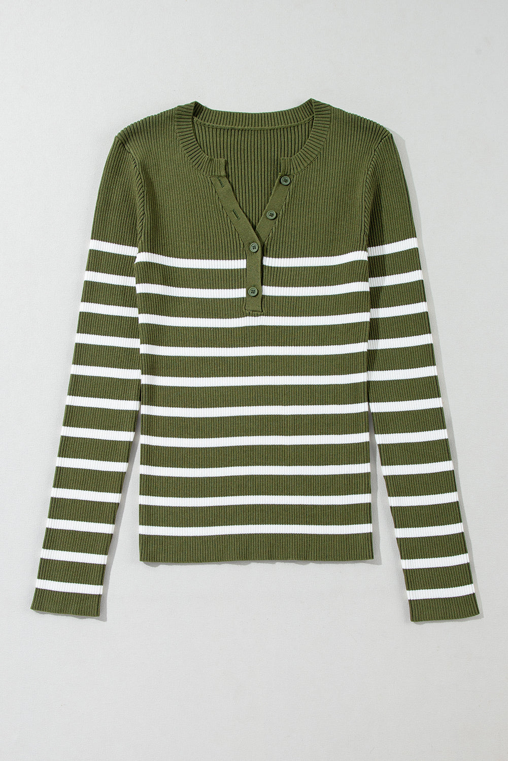 Pull coupe ajustée en tricot côtelé avec boutons Henley