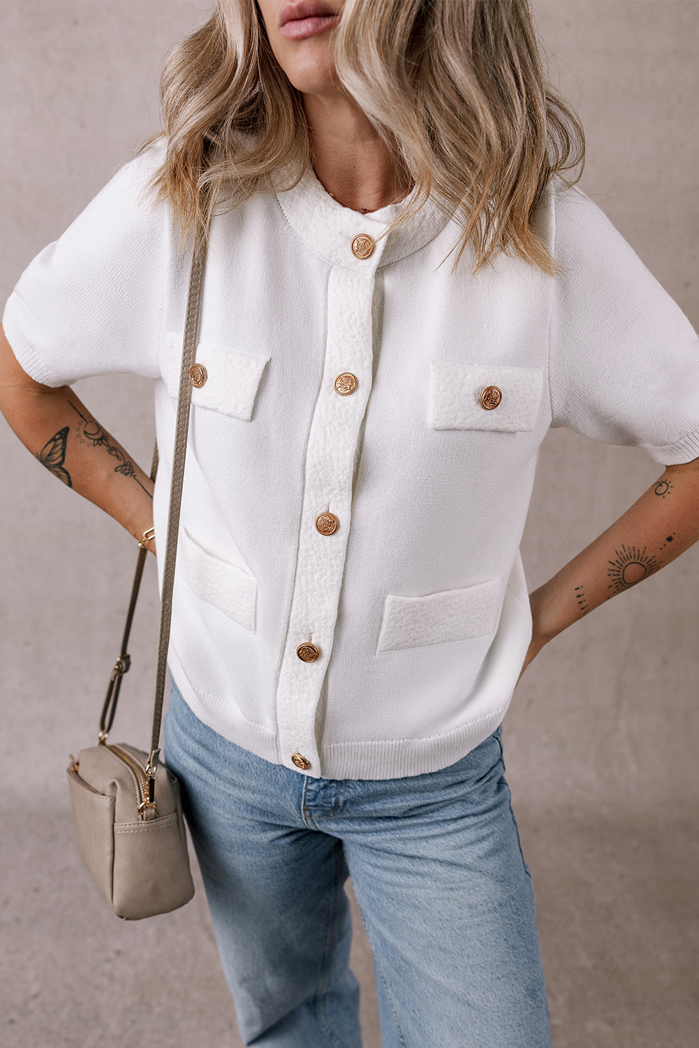 T-shirt pull texturé a boutons dorés