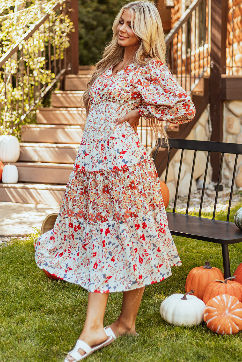 Robe mi-longue a volants et imprimé floral, manches longues, col en V
