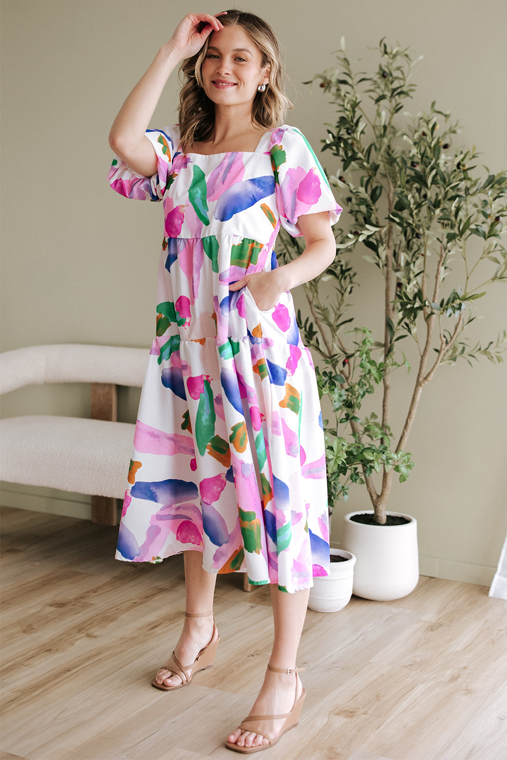 Robe midi à manches bouffantes et dos froncé à imprimé abstrait