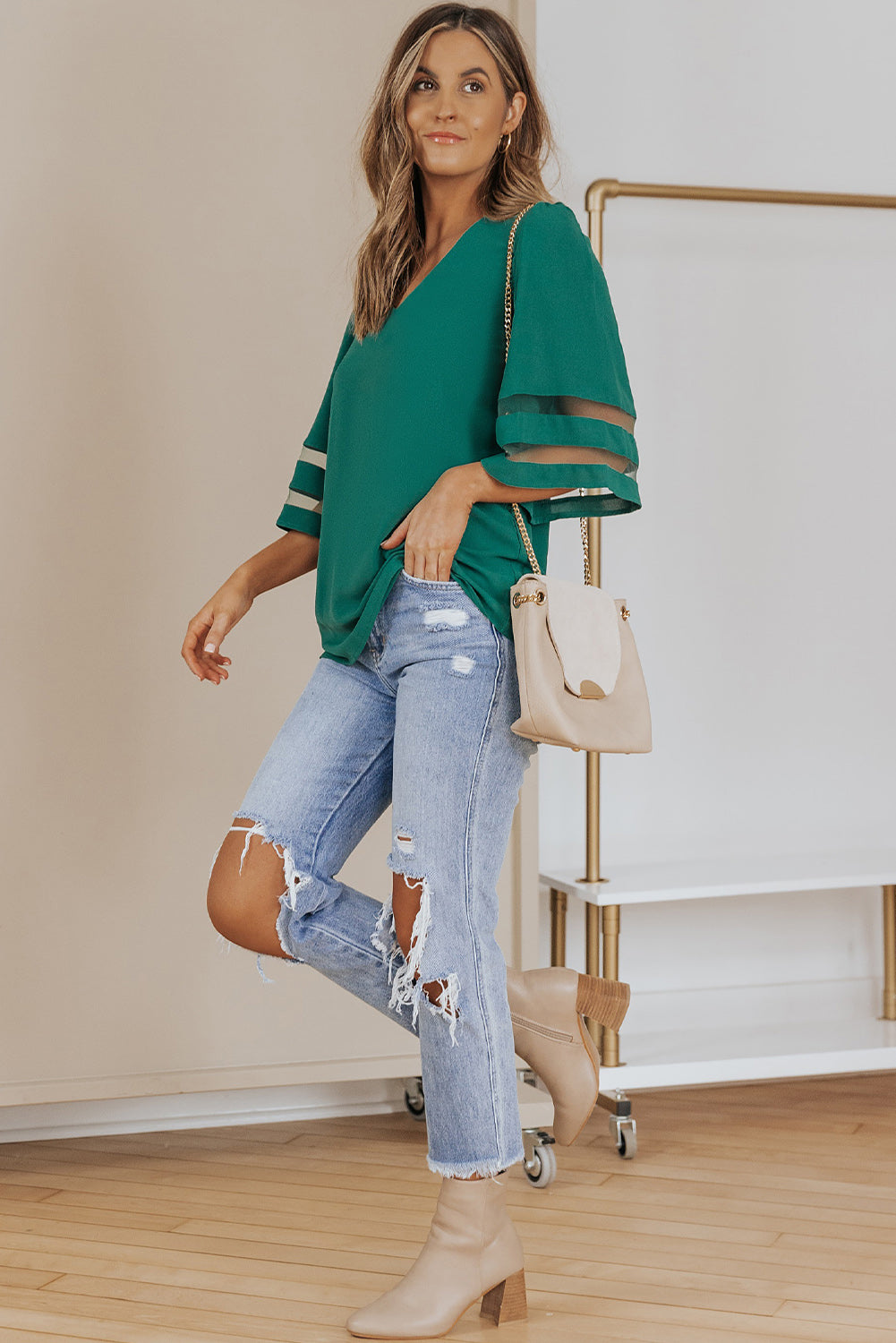 Blouse ample à manches évasées et col en V