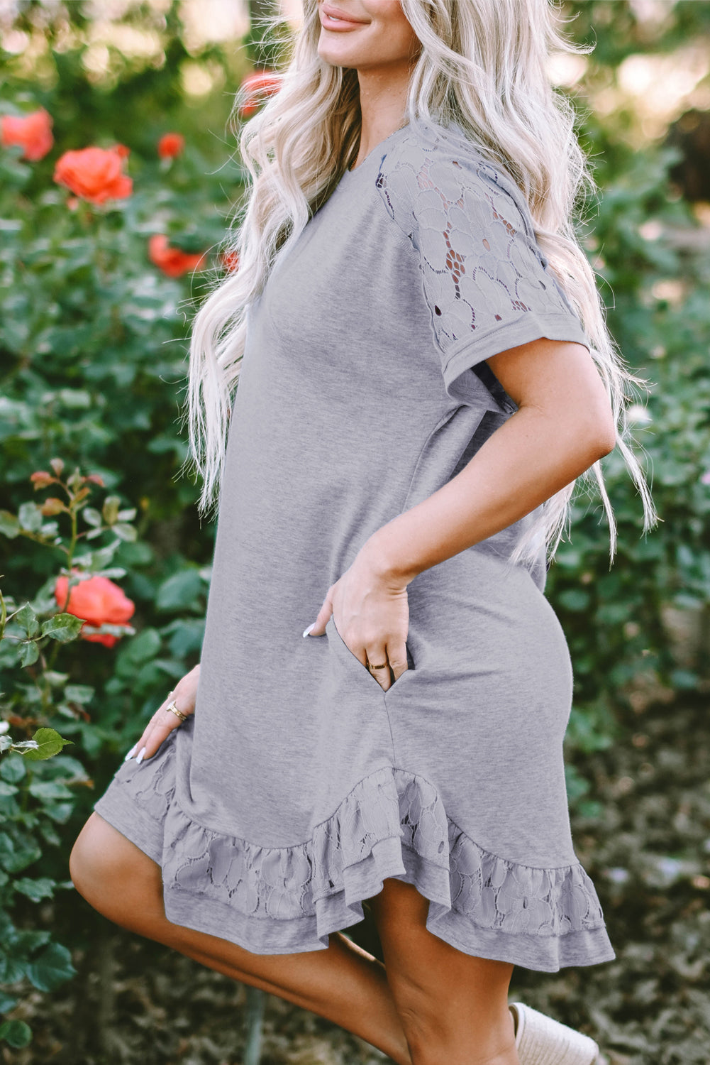 Robe t-shirt a volants et patchwork floral en dentelle