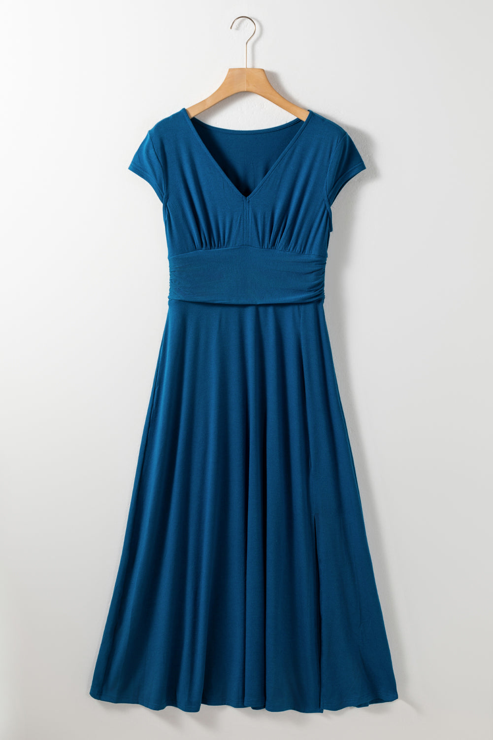 Robe longue froncée à manches courtes et taille haute à col en V