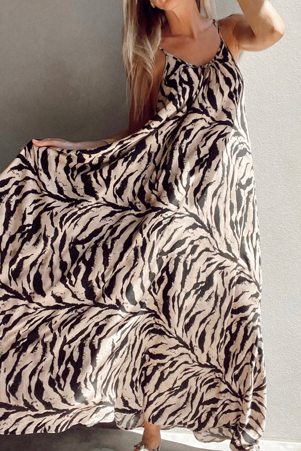 Robe d'été longue ample style bohème à imprimé abstrait et dos ouvert