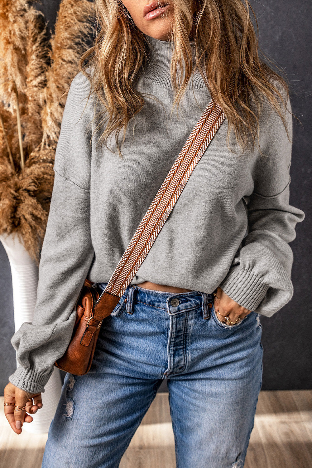 Pull en tricot à col roulé, épaules tombantes et manches bulles