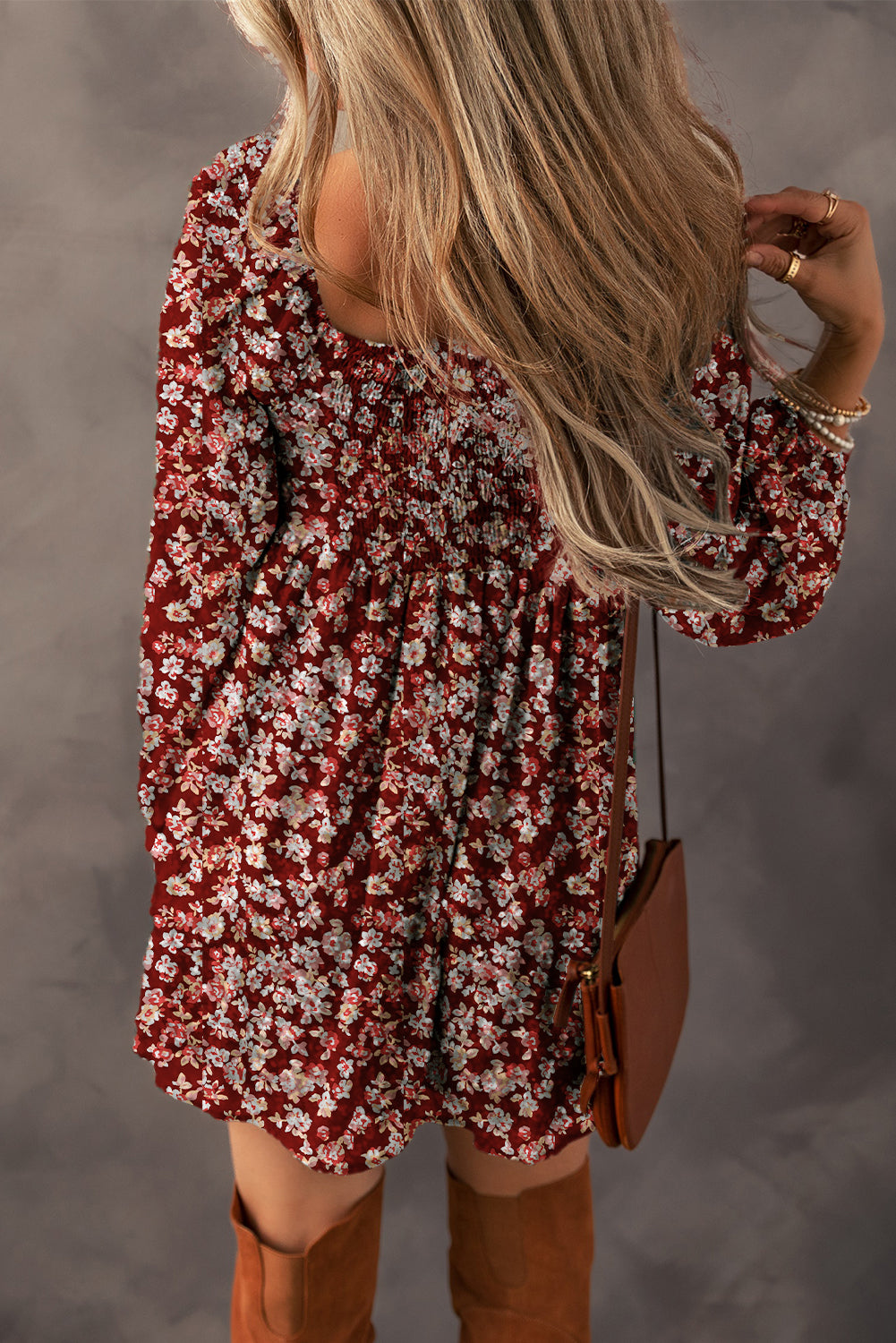 Mini-robe à imprimé floral et col en cœur, dos froncé