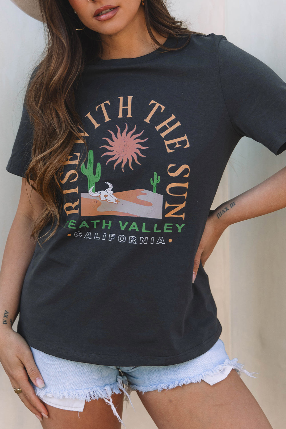 T-shirt graphique RISE WITH THE SUN de style western