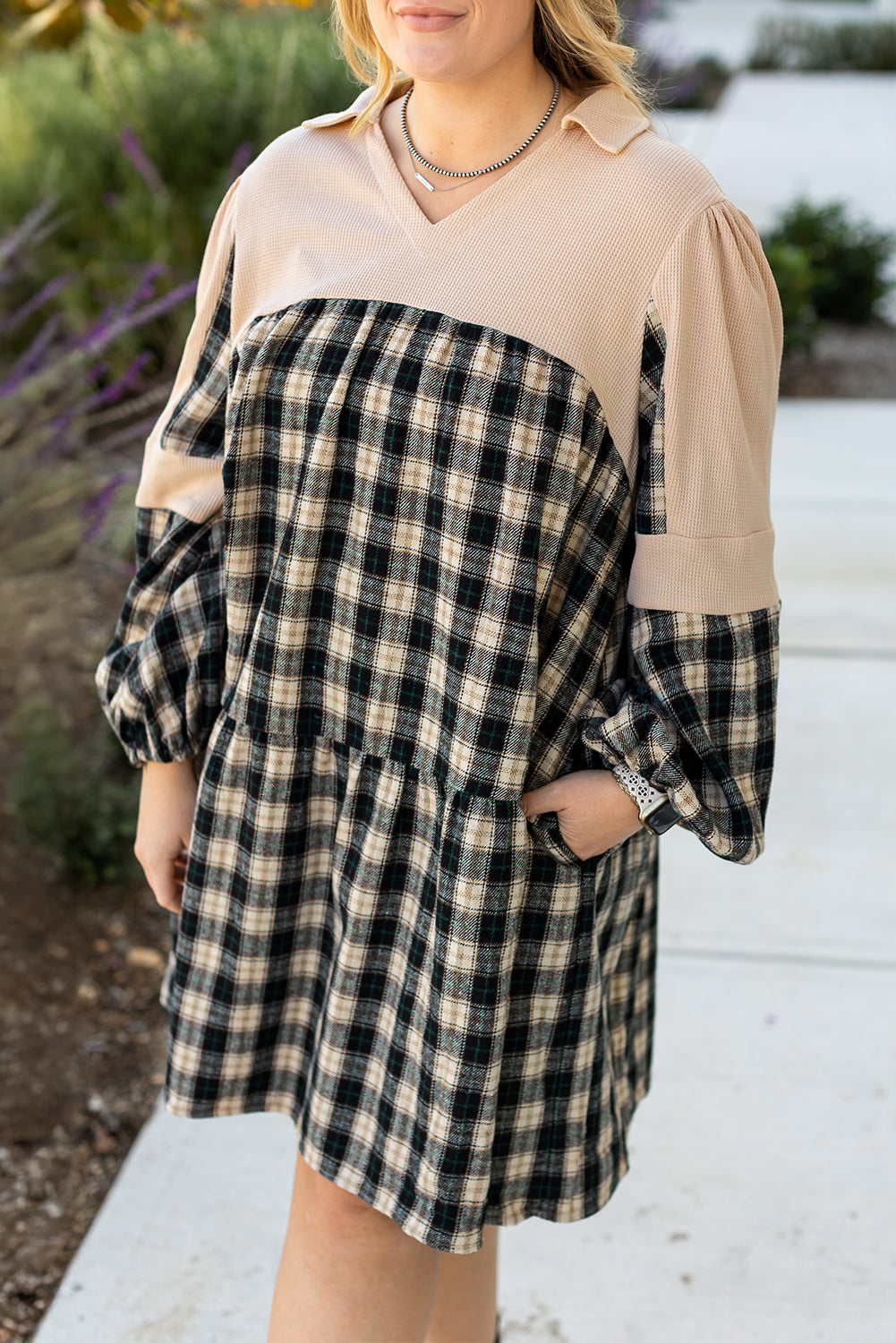 Mini-robe a carreaux en tricot gaufré avec col en V et col en V, grande taille