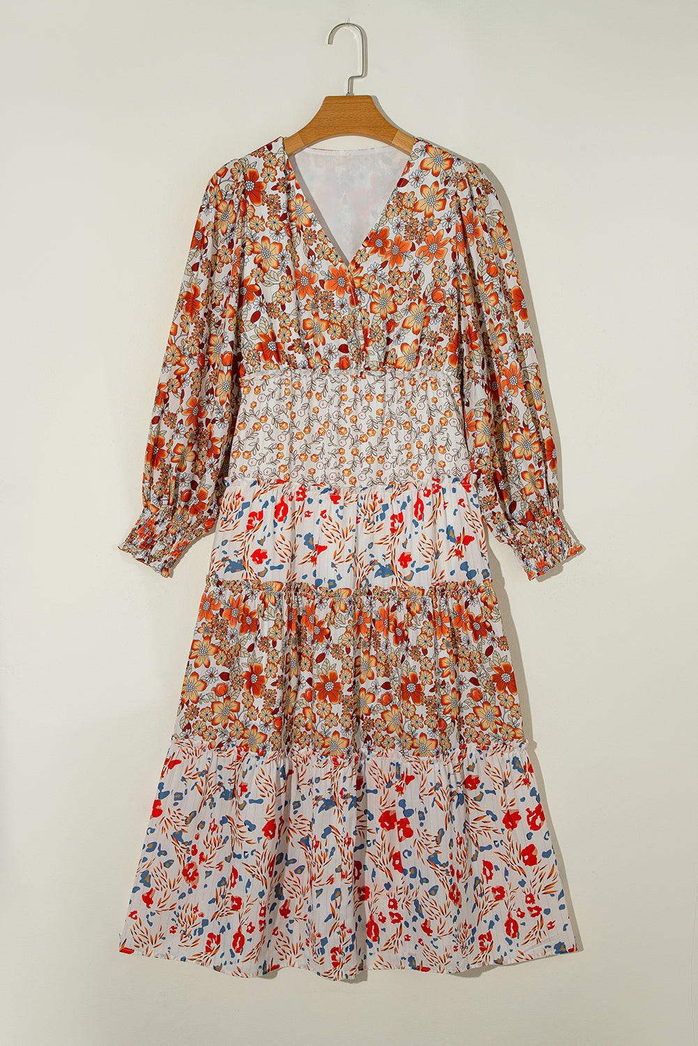 Robe mi-longue a volants et imprimé floral, manches longues, col en V