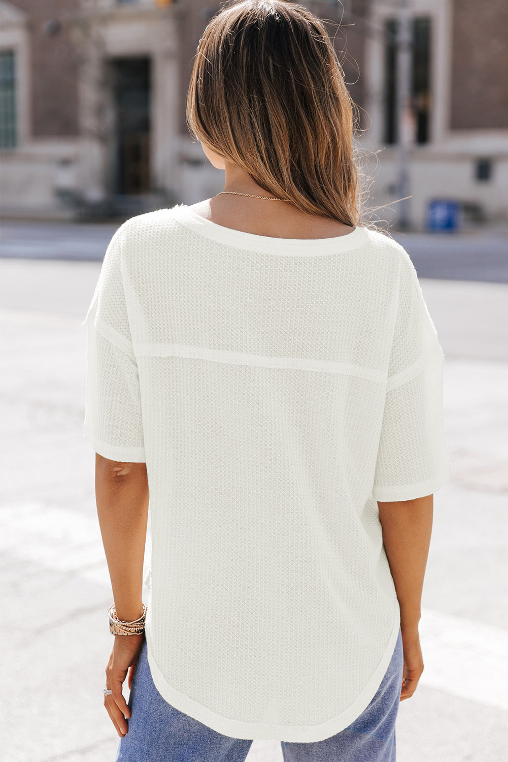 Haut ample en tricot gaufré blanc à épaules tombantes