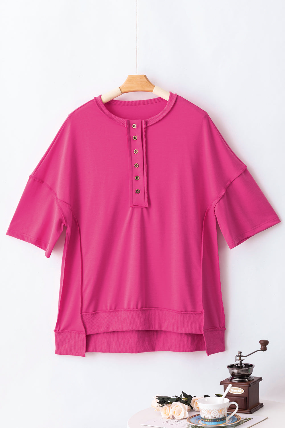 Haut tunique a manches larges et col boutonné avec coutures apparentes