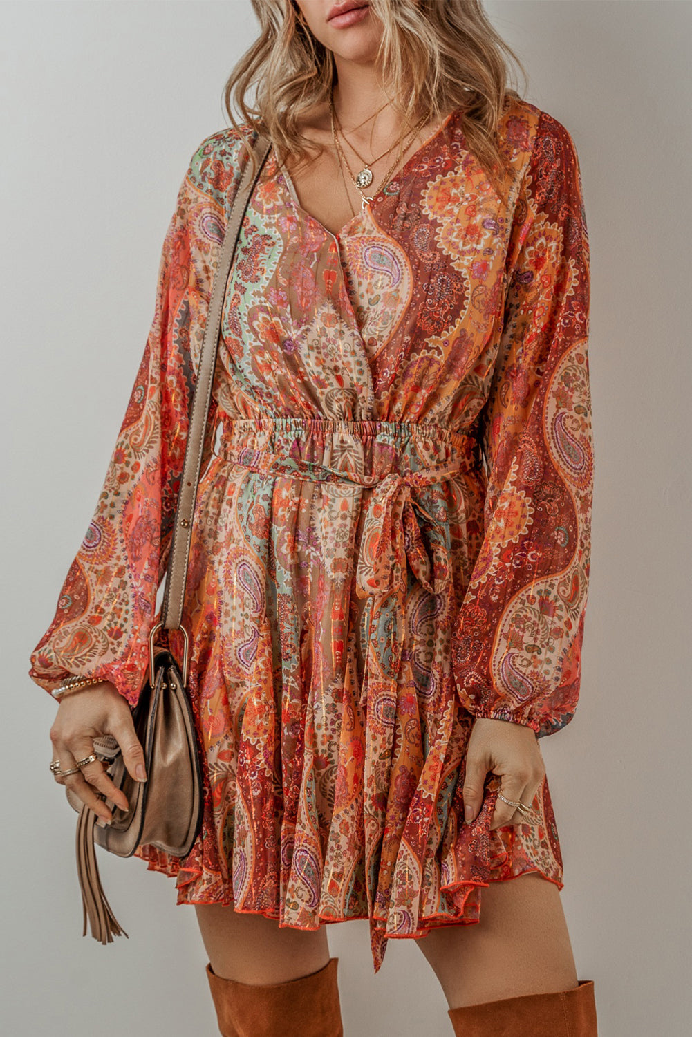 Mini-robe plissée à manches longues et imprimé cachemire style bohème avec ceinture