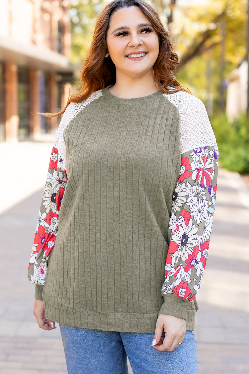 Chemisier texturé a manches raglan et patchwork floral de grande taille