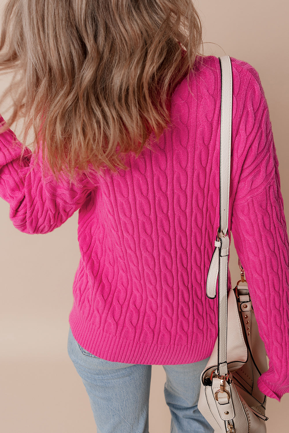 Pull uni en tricot torsadé à col haut et épaules tombantes