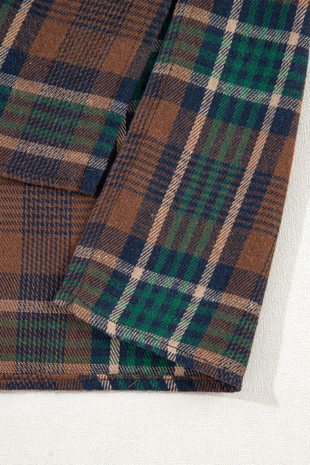 Veste chemise boutonnée à carreaux et poches poitrine