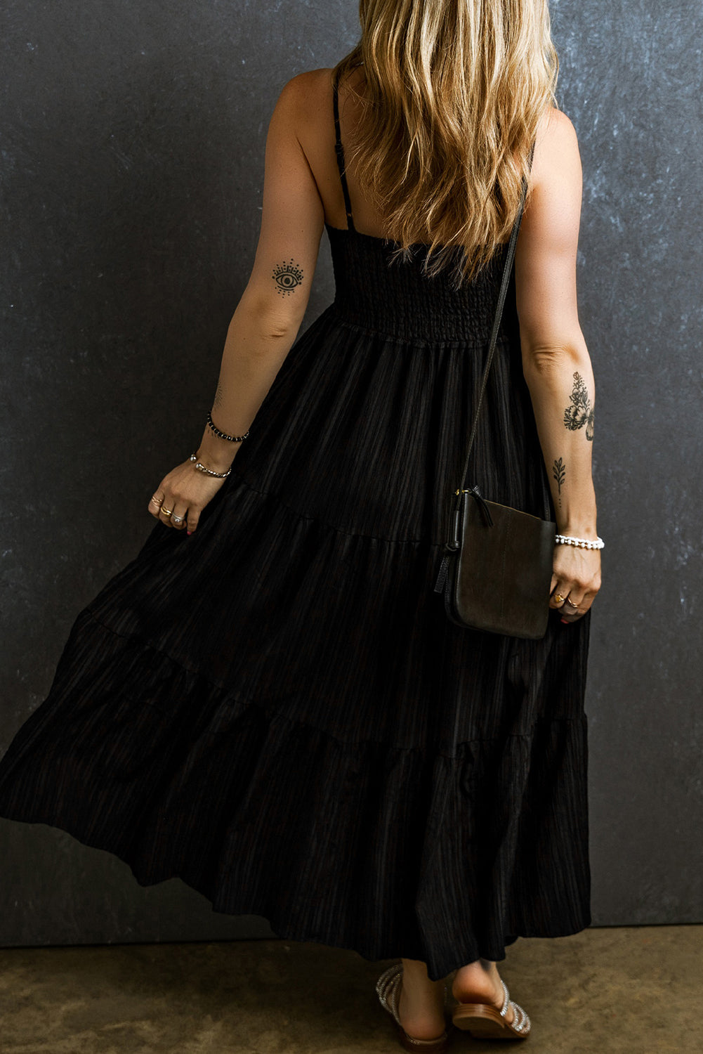 Robe longue smockée plissée à plusieurs niveaux et bretelles spaghetti
