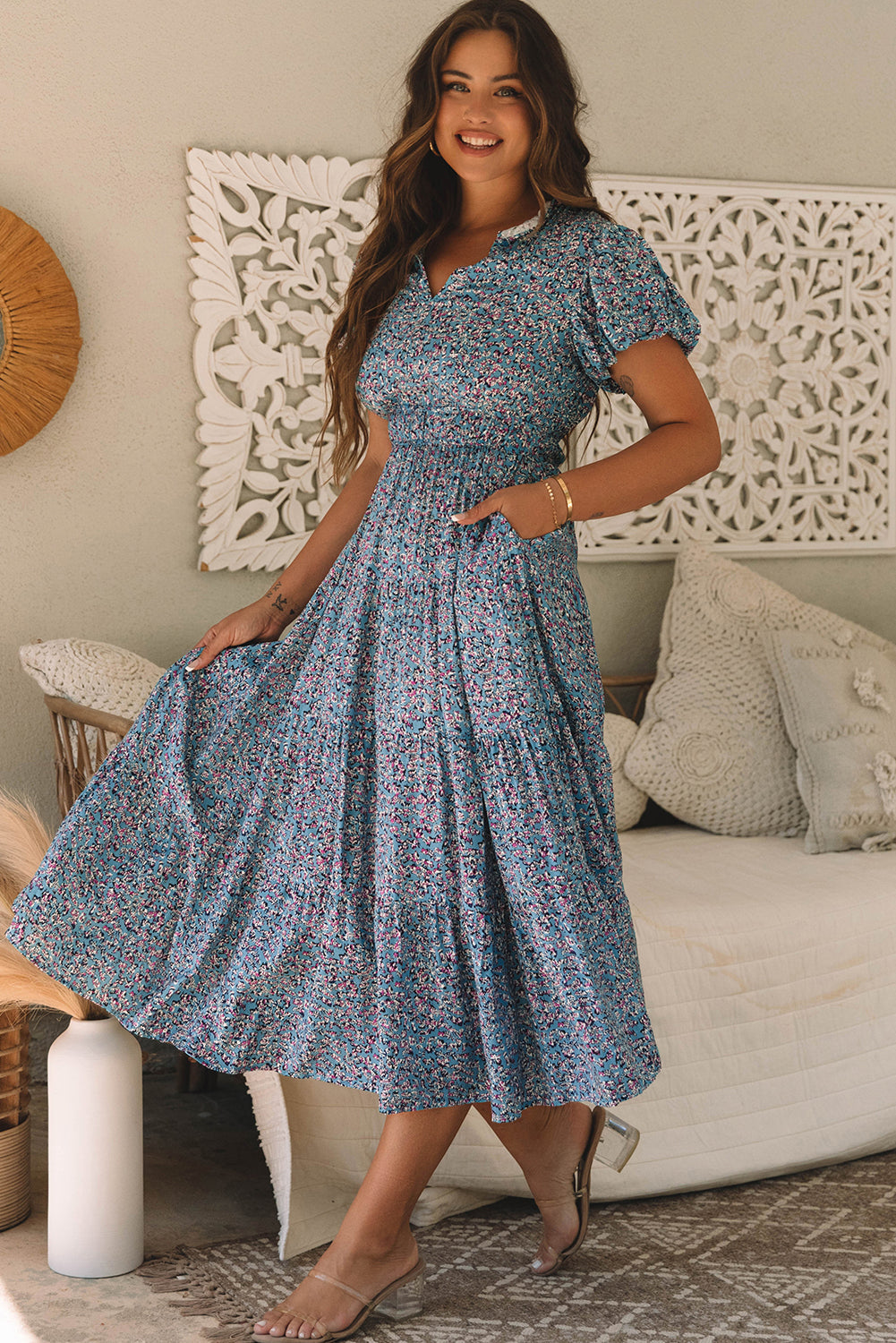 Robe longue imprimée a col en V et froncée a manches courtes bouffantes