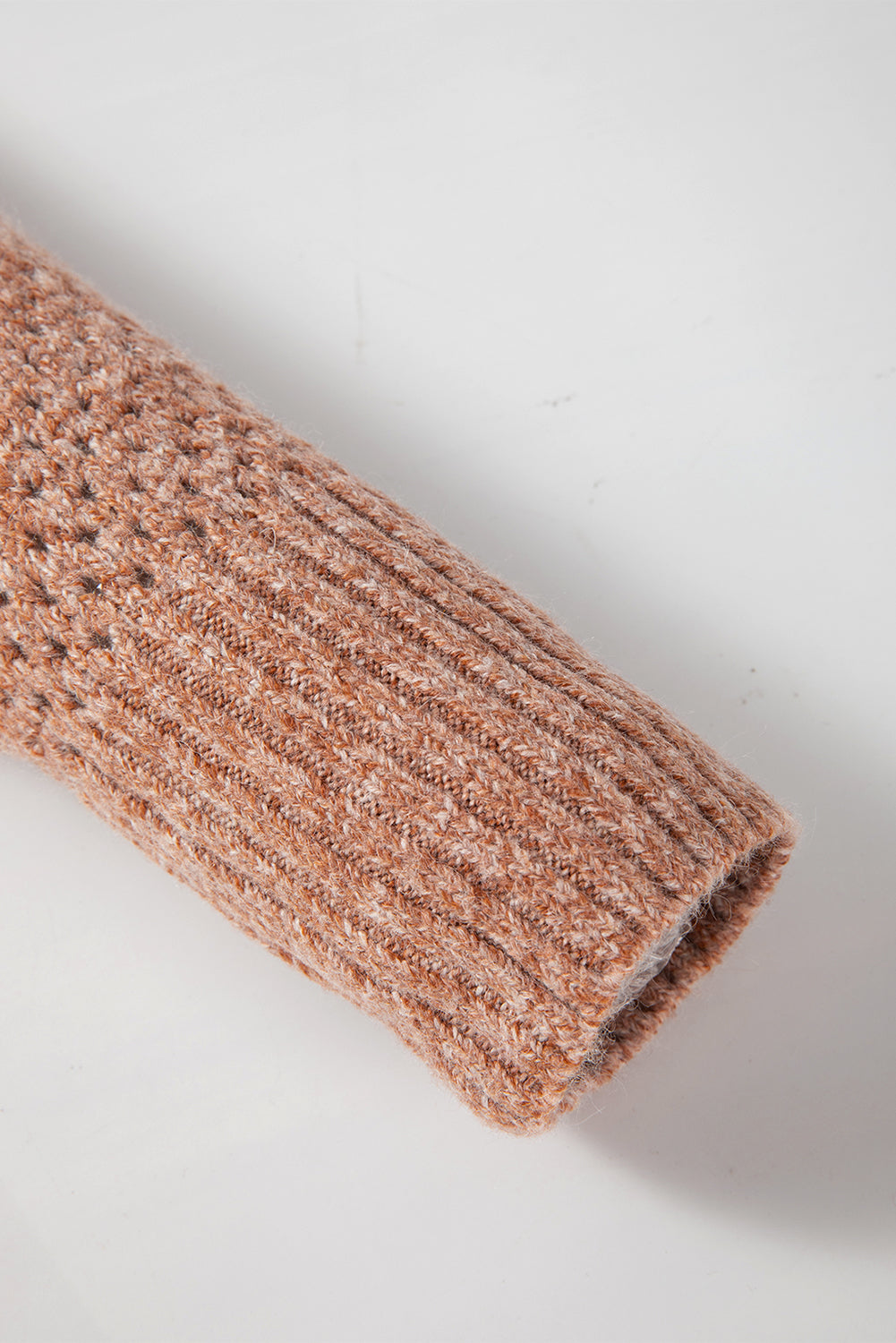 Pull ample à œillets et col en V, épaules tombantes