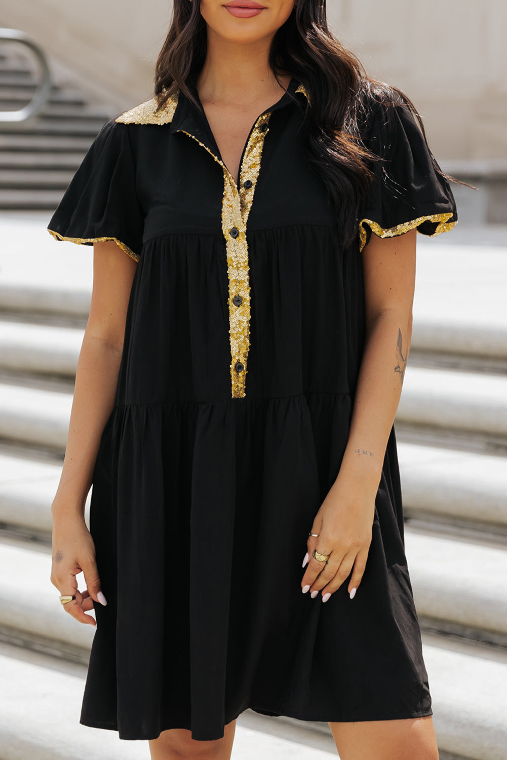 Robe chemise à manches bouffantes et bordure en sequins pour le jour du match