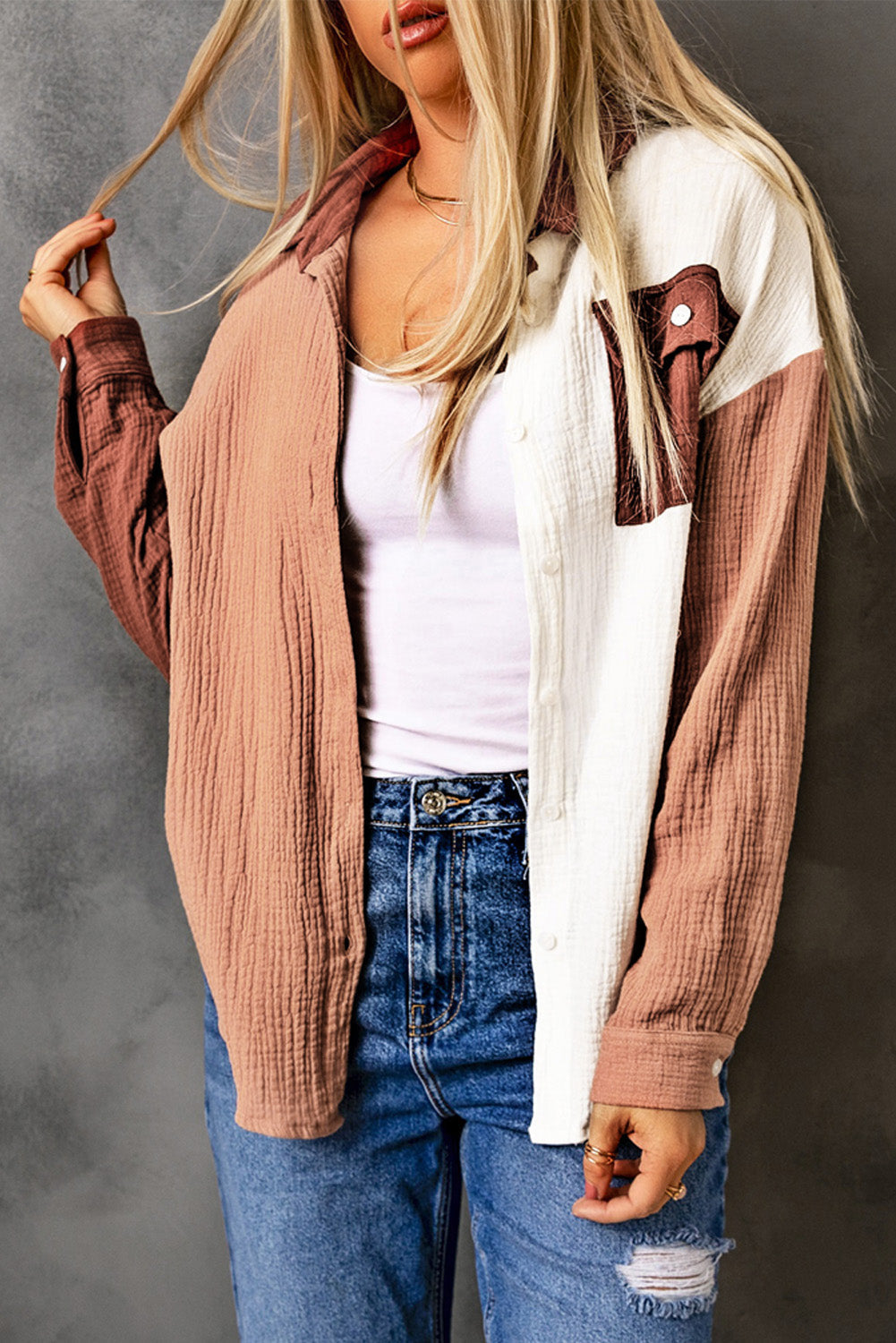 Chemise à manches longues texturée en blocs de couleurs avec poche